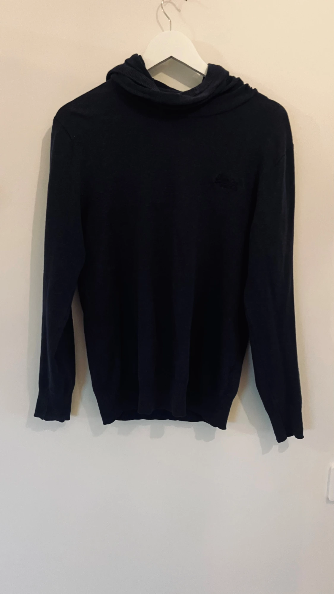 Mörkblå stickad hoodie från Superdry M/S