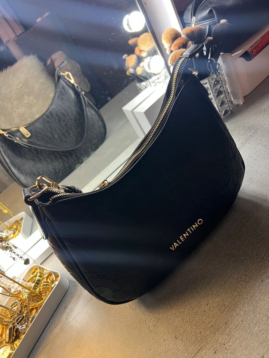 Svart axelväska från Valentino