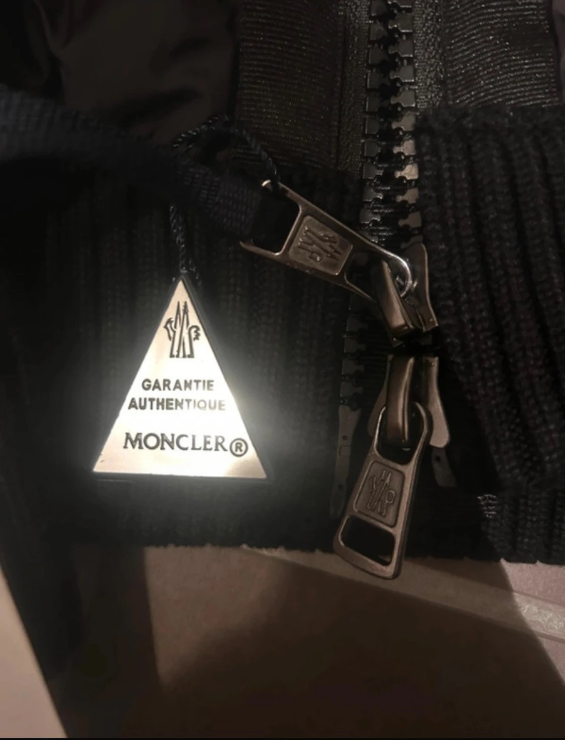 Svart pufferjacka från Moncler - 4