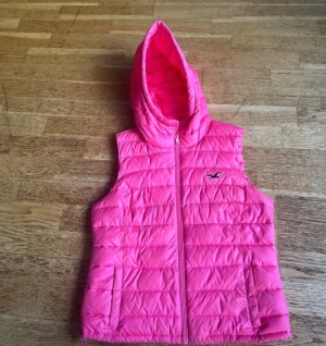Super fin rosa väst💕 - Väldigt skön, har inte använt många gånger 