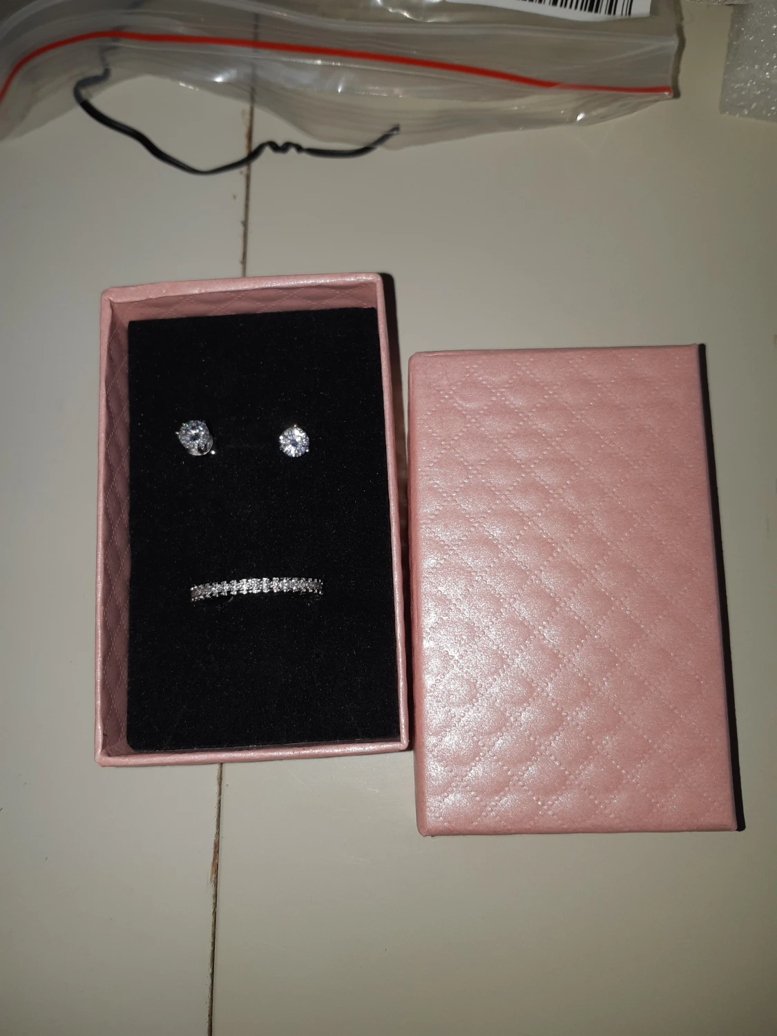 Smyckeset med örhängen och ring - 1