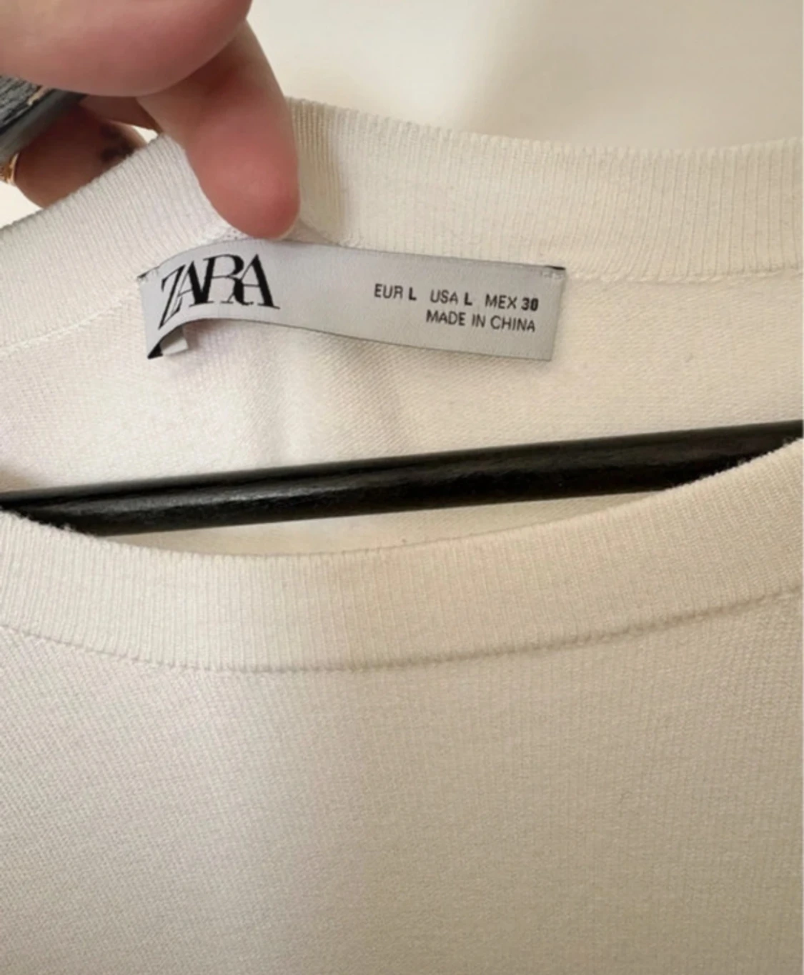 Vit långärmad stickad tröja med knappar - 4