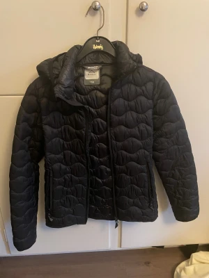 Mc kinley jacka  - Använd fåtal gånger, stor i storleken 💕