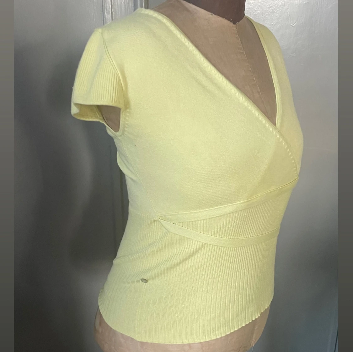 Ljusgul omlottopp från Saint Tropez - 1