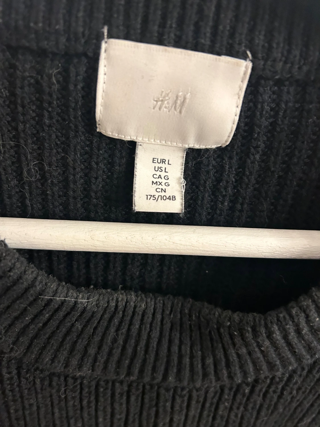 Svart stickad tröja med guldknappar H&M - 1
