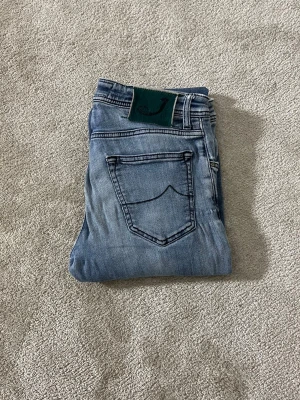 Jacob Cohen jeans - Säljer dessa otroligt feta Jacob Cohen jeans i 9,5/10 skick modell 622 (den populäraste). Storlek: W32 fits storlek 31 och 32 Pris är diskuterbart ✅ Bara att höra av dig vid frågor! 5/5 reviews här på Plick ⭐ Fraktar samma dag 📦