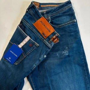 G1v3away på dessa Jacob Cohën jeans - Allt ni behöver göra? Likea och följa. Helt nya. Avslutas vid 200 följare på mitt andra konto fashionsupply. 