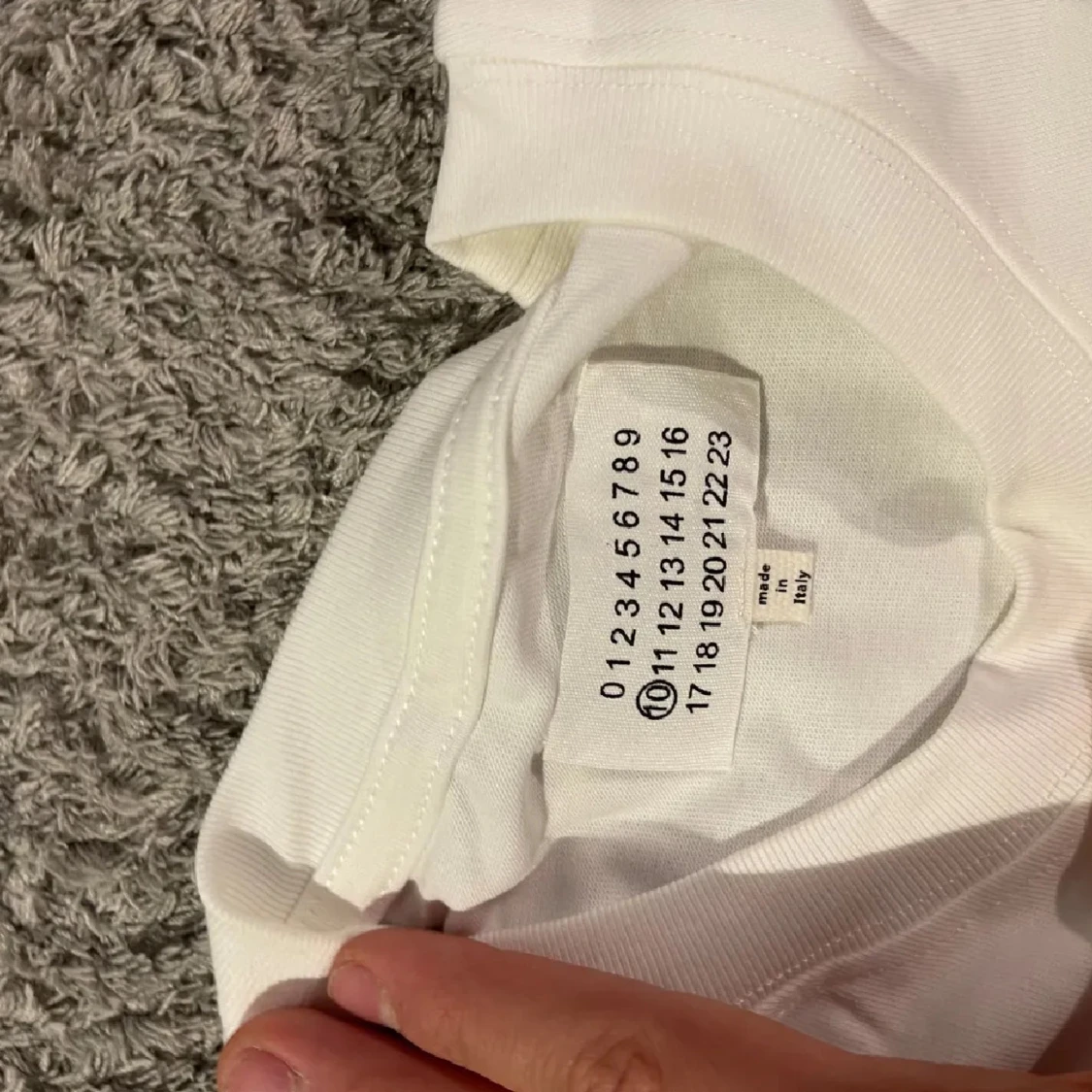 Vit t-shirt från Maison Margiela  - 1