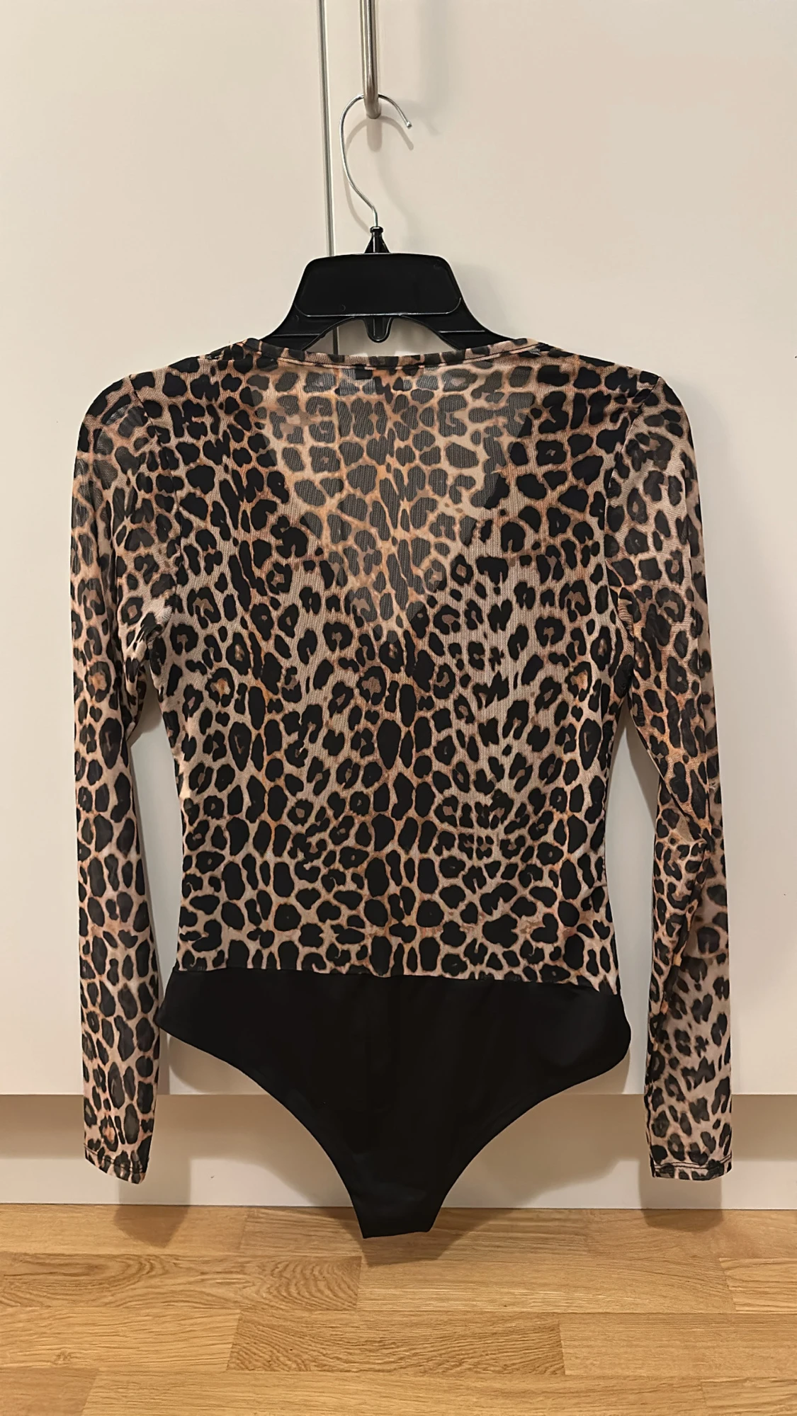 Leopardmönstrad mesh bodysuit från Amisu - 1