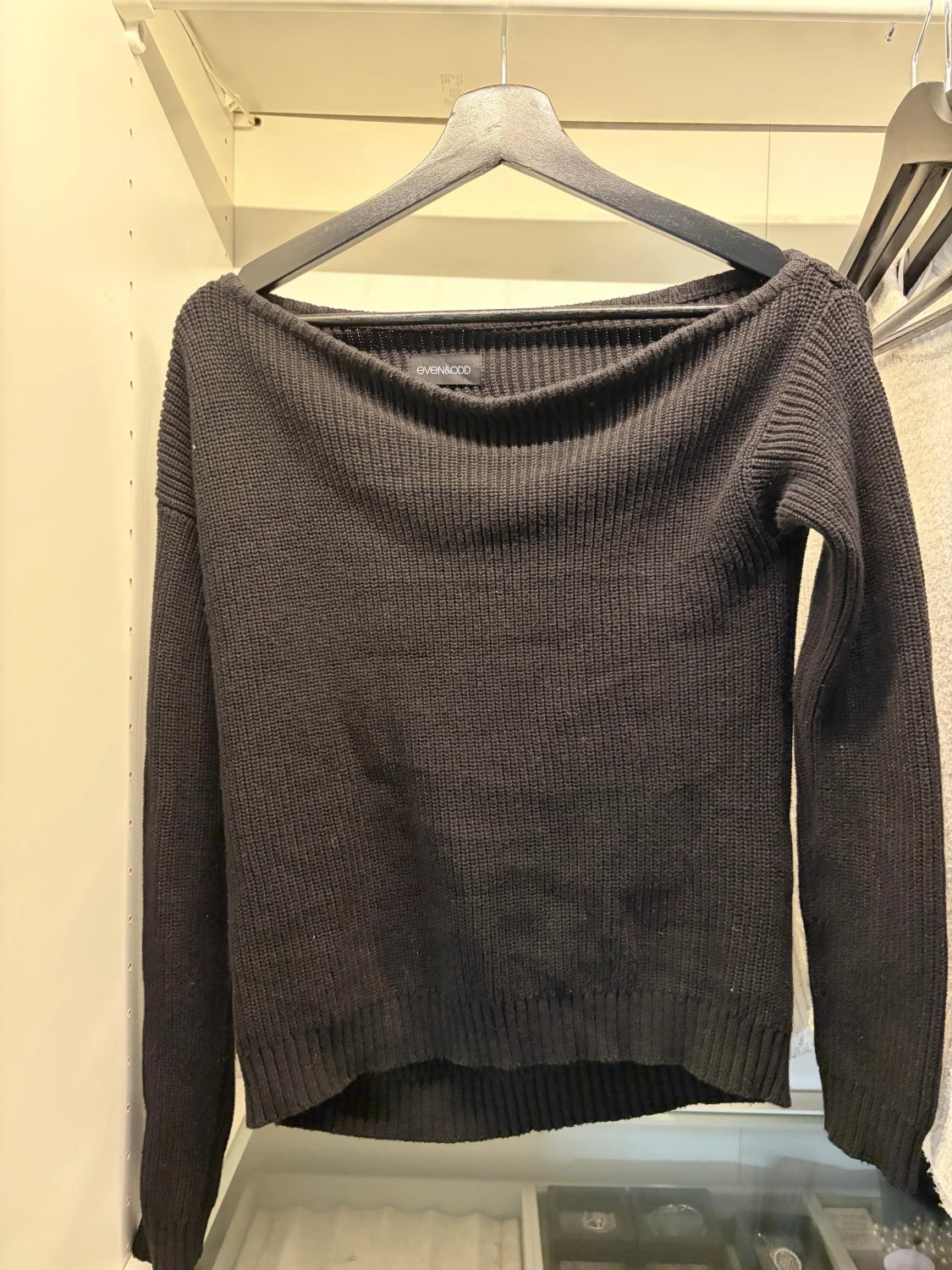Stickad offshoulder tröja  - 1