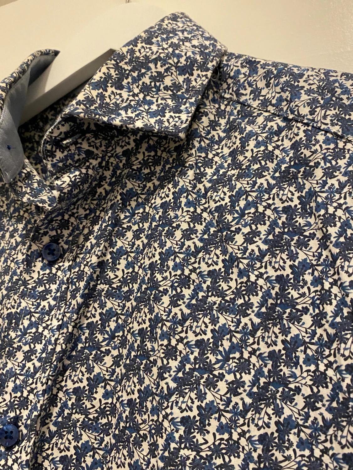 Blommig kortärmad skjorta från Riley - 2