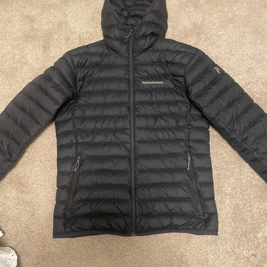 Svart dunjacka Peak Performance - 1