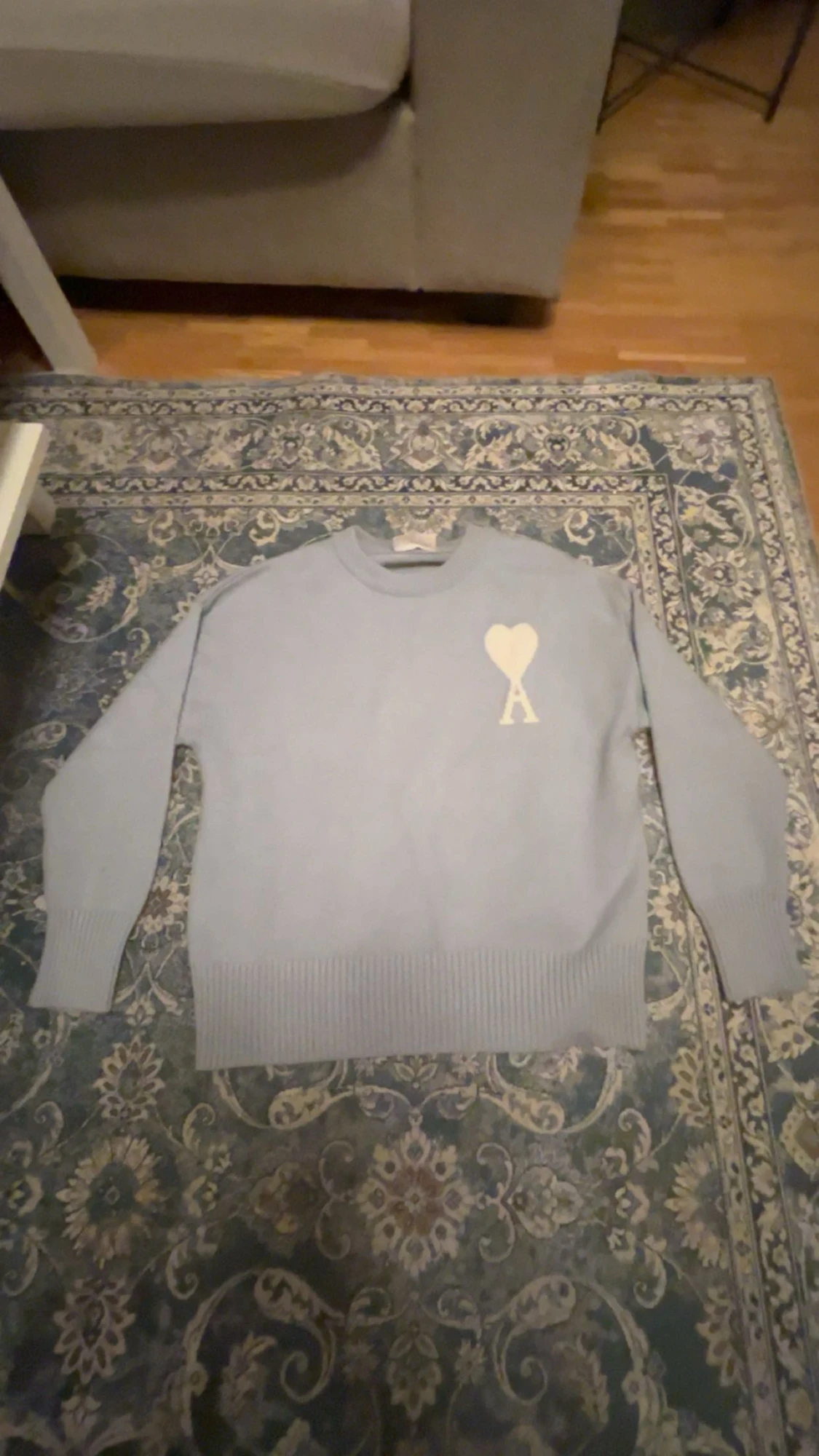 Ljusblå stickad tröja från Ami Paris