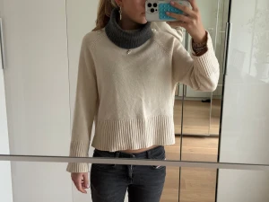 Stickad tröja - Säljer min superfina stickade tröja från Gina Tricot ❤️säljer för jag inte använder den längre. Pris kan diskuterasas