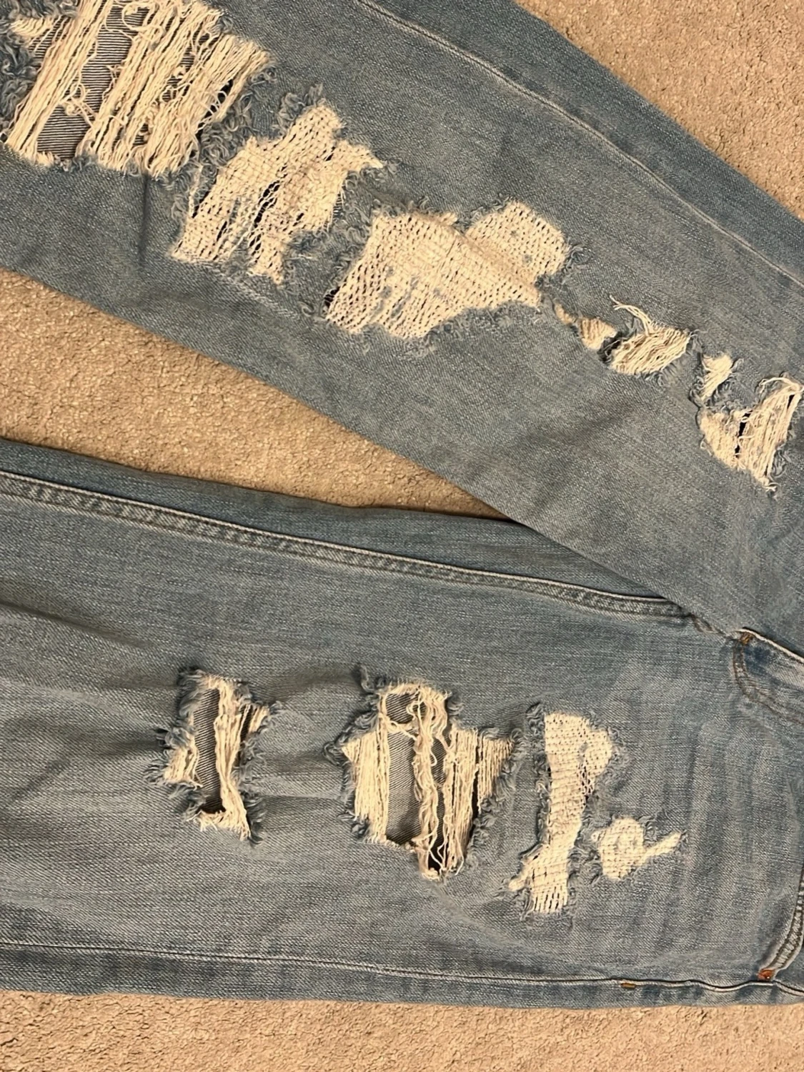 baggy jeans med slitningar  - 2