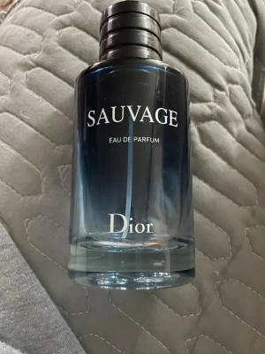 Tom Dior Sauvage flaska - Jag vill sälja denna dior savage flaskan som är tom..