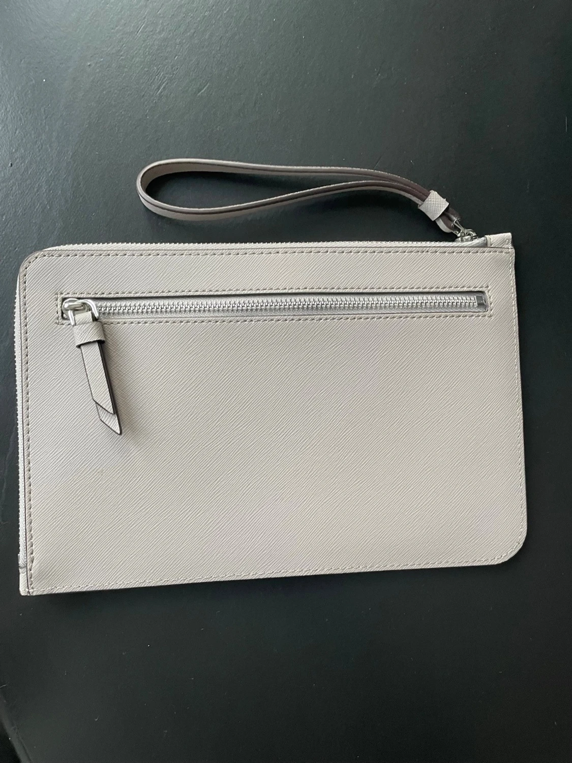 Grå kuvertväska från Kate Spade - 4