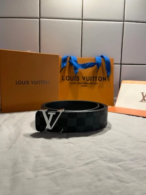 L bälte svart - Helt nytt pris kan diskuteras