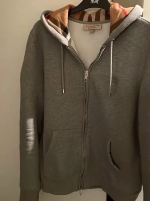 Burberry Zip - Fin burberry zip har använts några gånger