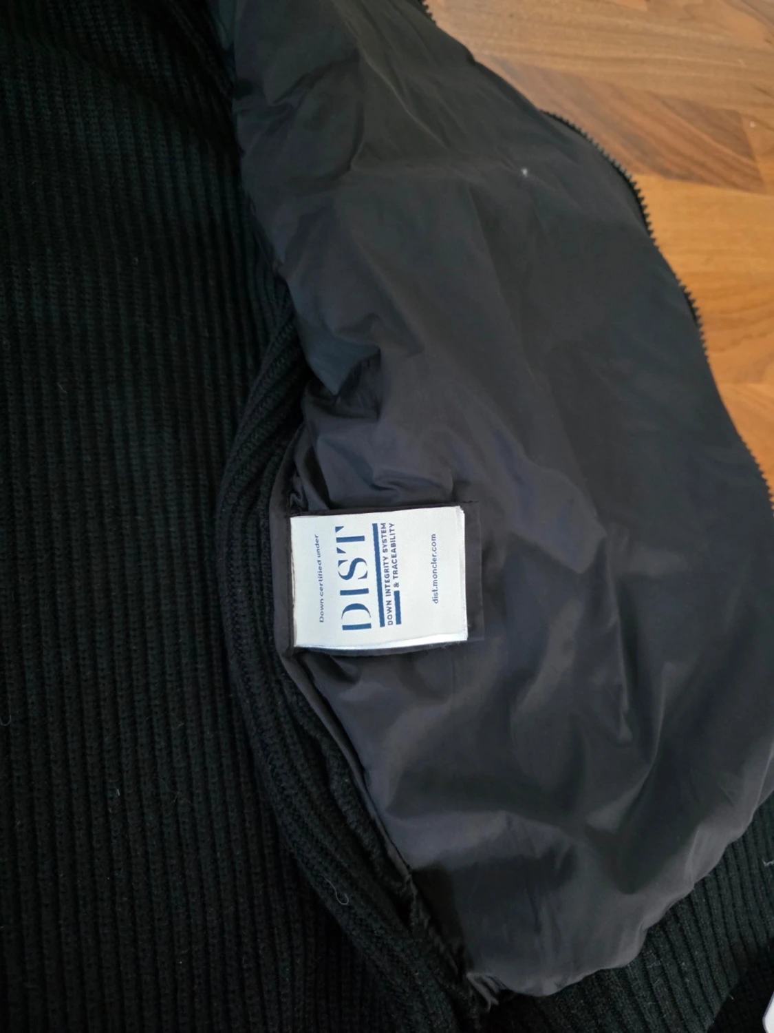 Svart pufferjacka från Moncler - 5