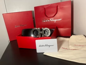  Ferragamo bälte - Helt nytt, allt på bilden ingår.