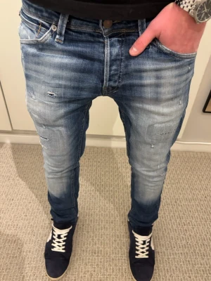 Slim fit jeans från Jack & Jones - Tja! Säljer dessa riktigt snygga jeans från Jack & Jones | W29 L32 | jag på bilden är 182! | Hör av er vid minsta lilla fundering 🙌