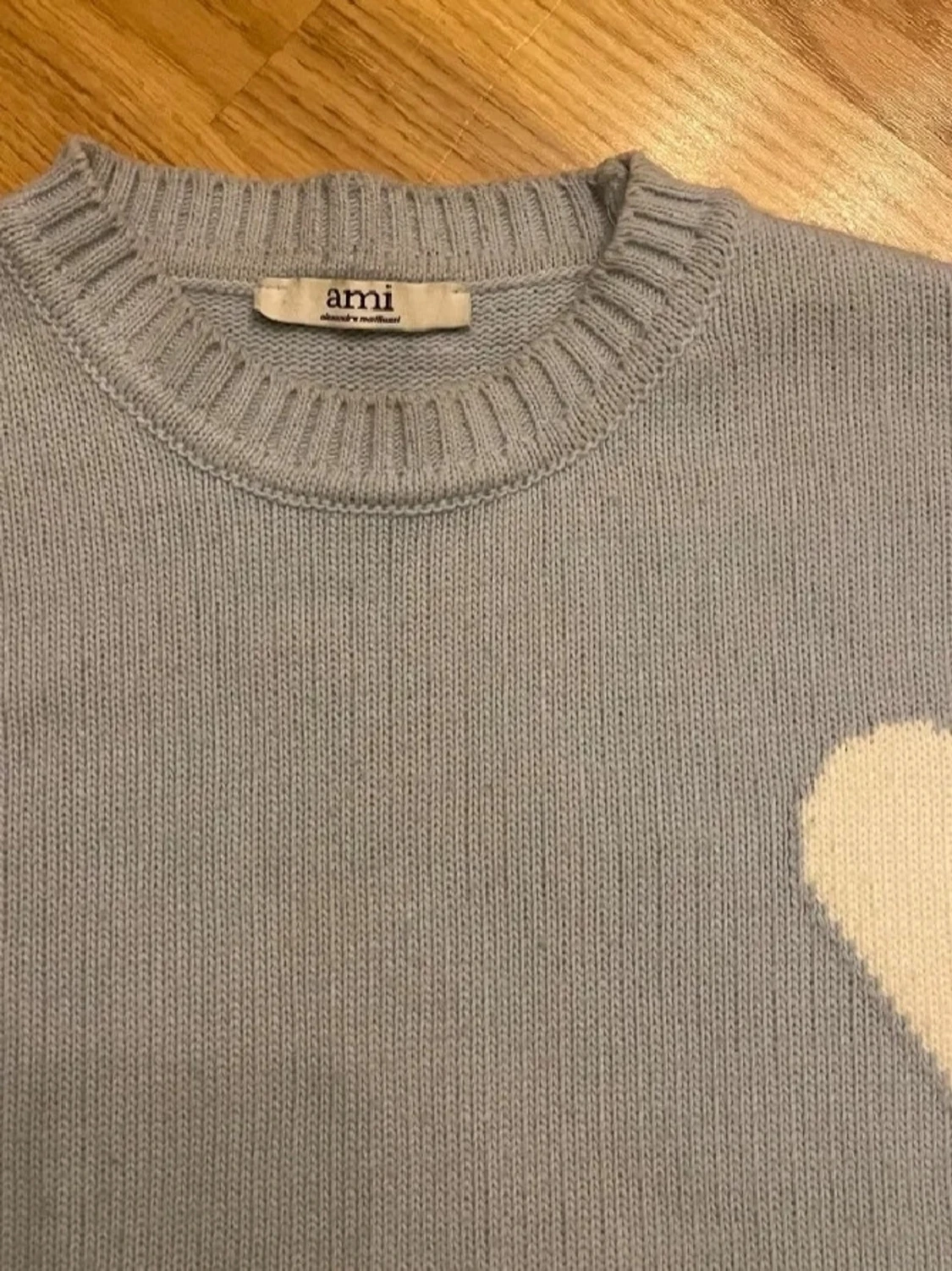 Ljusgrå stickad tröja från Ami helt ny oanvänd. - 3