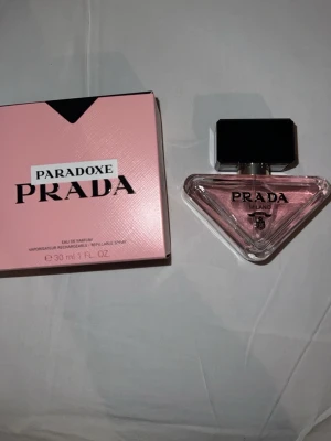 Prada Paradoxe EdP 30ml - Trendig parfym från Prada. Helst ny och oanvänd. Säljer för jag använder en annan och råkade få fel 😅 köpt för 120 euro