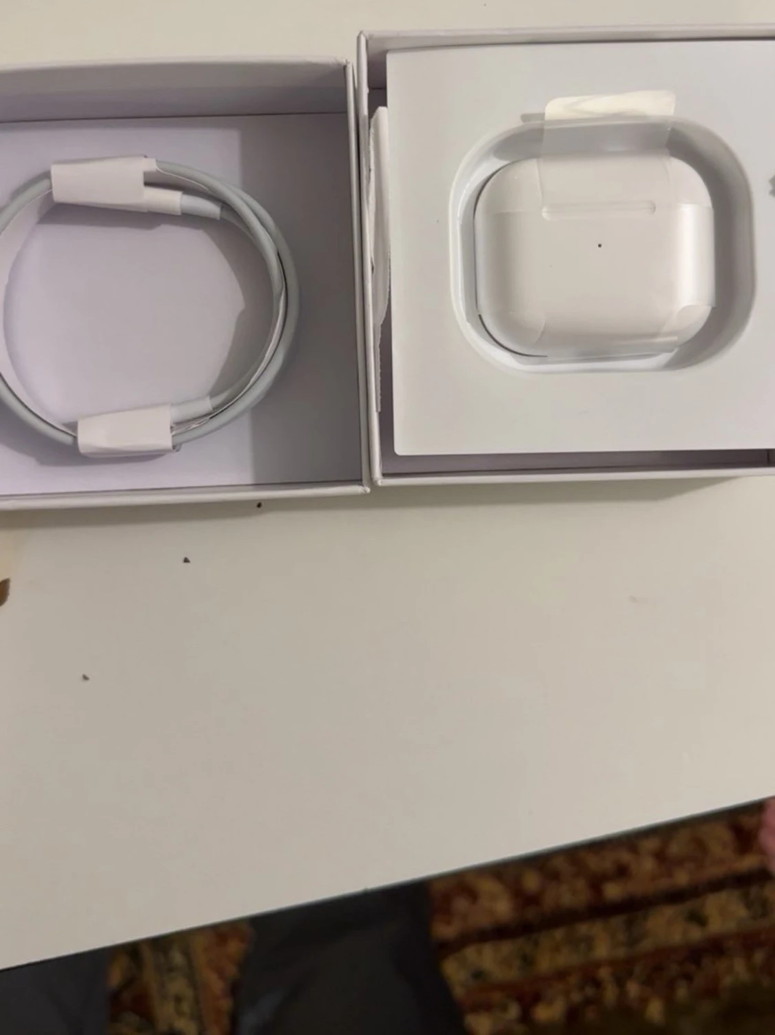 Ett par AirPods pro jätte bra sköna i öronen bra vibe👍🏾 - 1