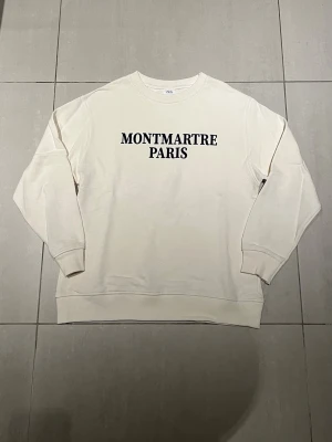 Sweatshirt vit Zara - Säljer en vit sweatshirt från Zara i storlek 11-12 år! Som ny!