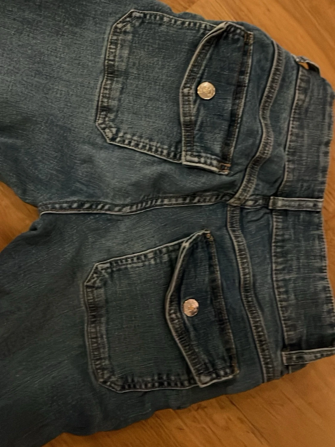 Blå bootcut jeans med snygga fickor - 3