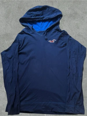 Hollister hoodie storlek L - Skickas inom 1 dag efter köp. Skickas bara me PostNord🙌🏼för frågor osv så är de bara å kontakta mig😇🙌🏼