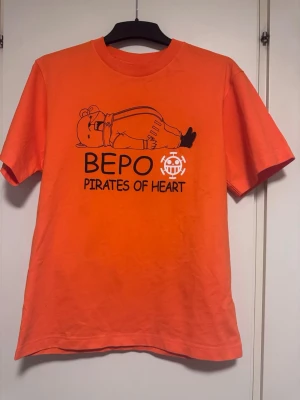 🔥 One Piece Bepo T-Shirt 🔥 - 📐 Size: S 🎨 Color: Orange 👖 Style: Casual, Crew Neck ✨ Condition: Excellent, like new!  This awesome orange T-shirt features Bepo from One Piece! A unique piece for any fan. Perfect for everyday wear!