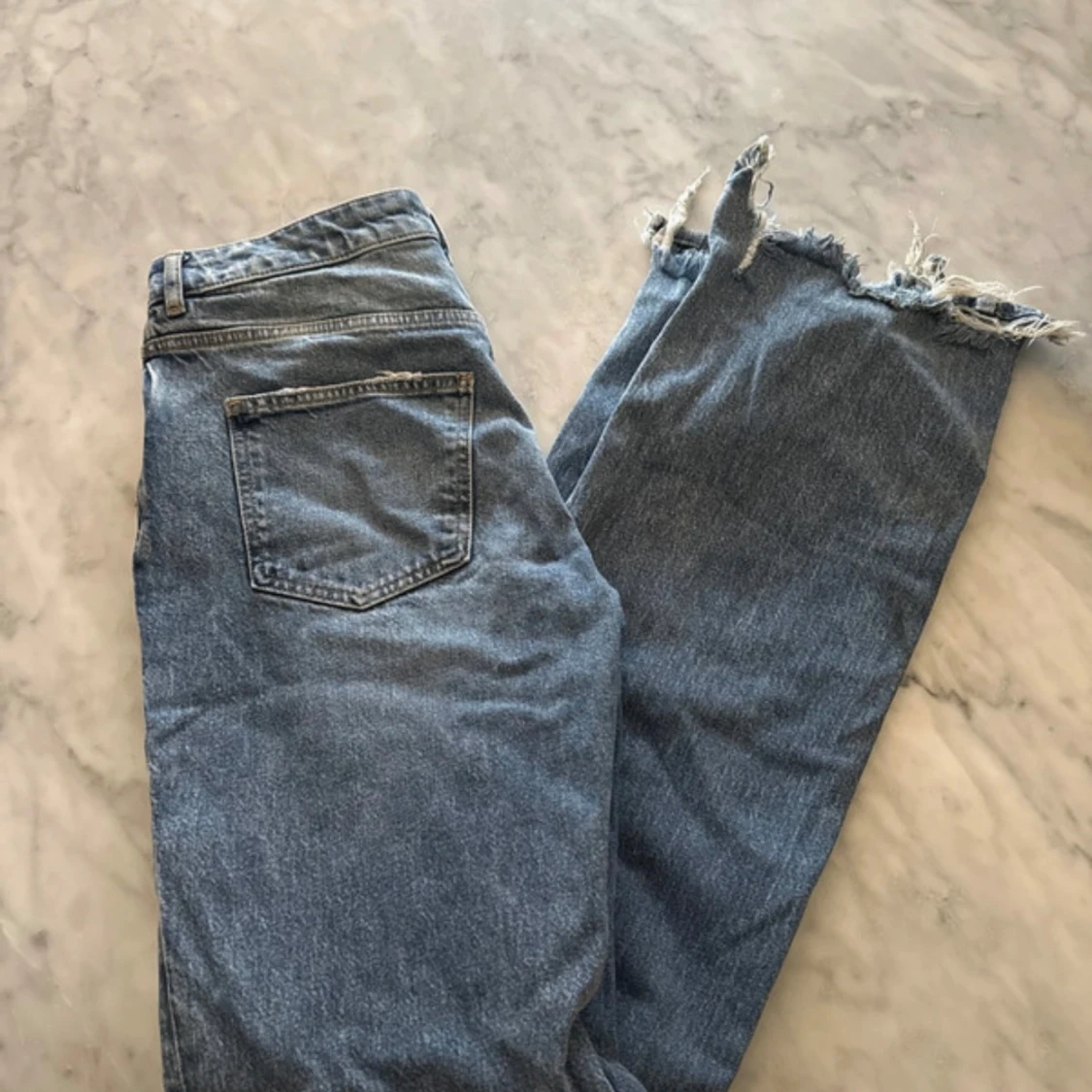 Jeans ifrån Gina tricot - 1