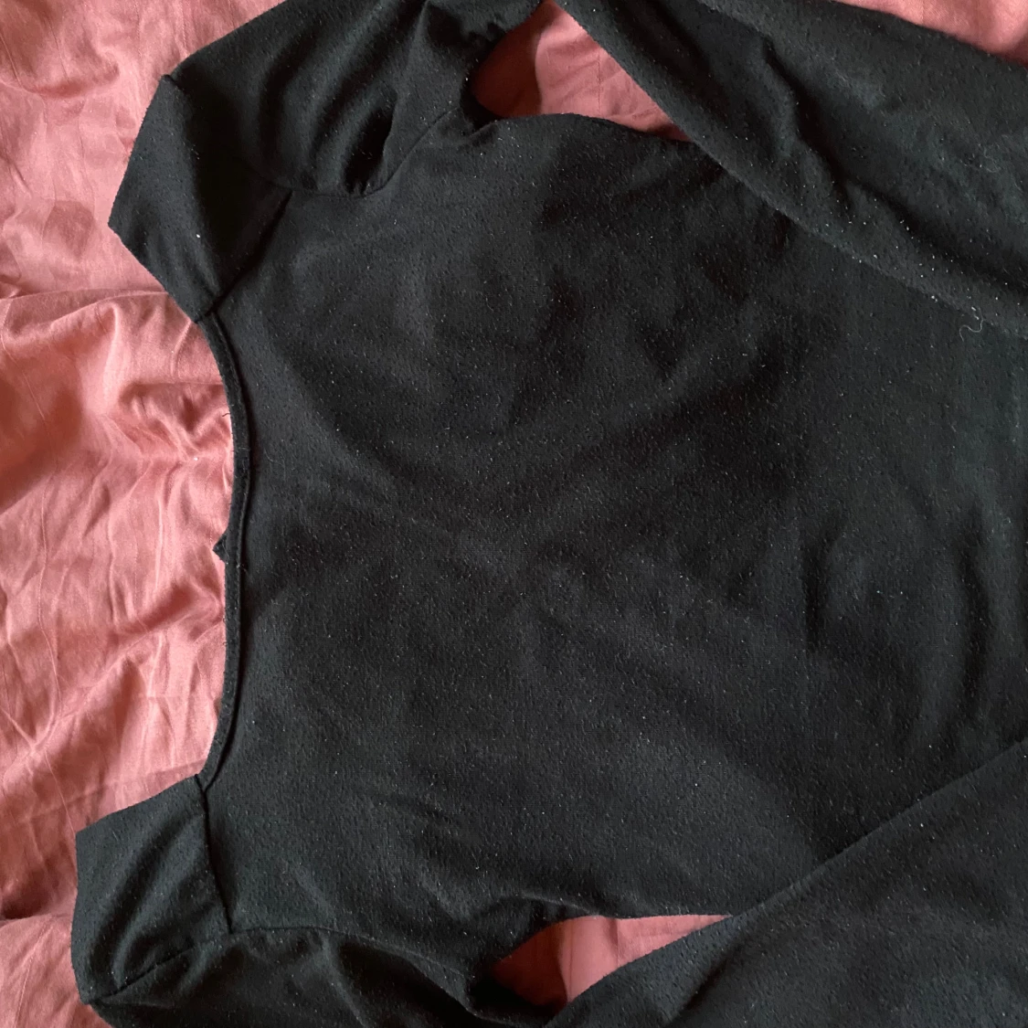 Svart långärmad topp med knyt från Versi Nopprig strl M - 2