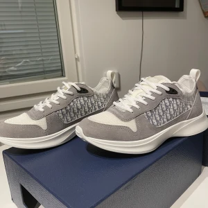 Dior b25 - Perfekt skick. direkt frakt🚚allt kommer med