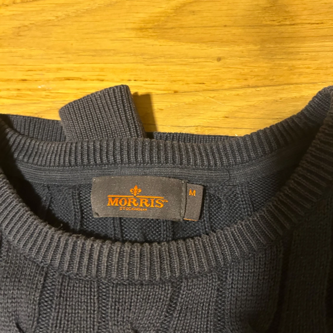 Mörkblå kabelstickad tröja Morris - 3