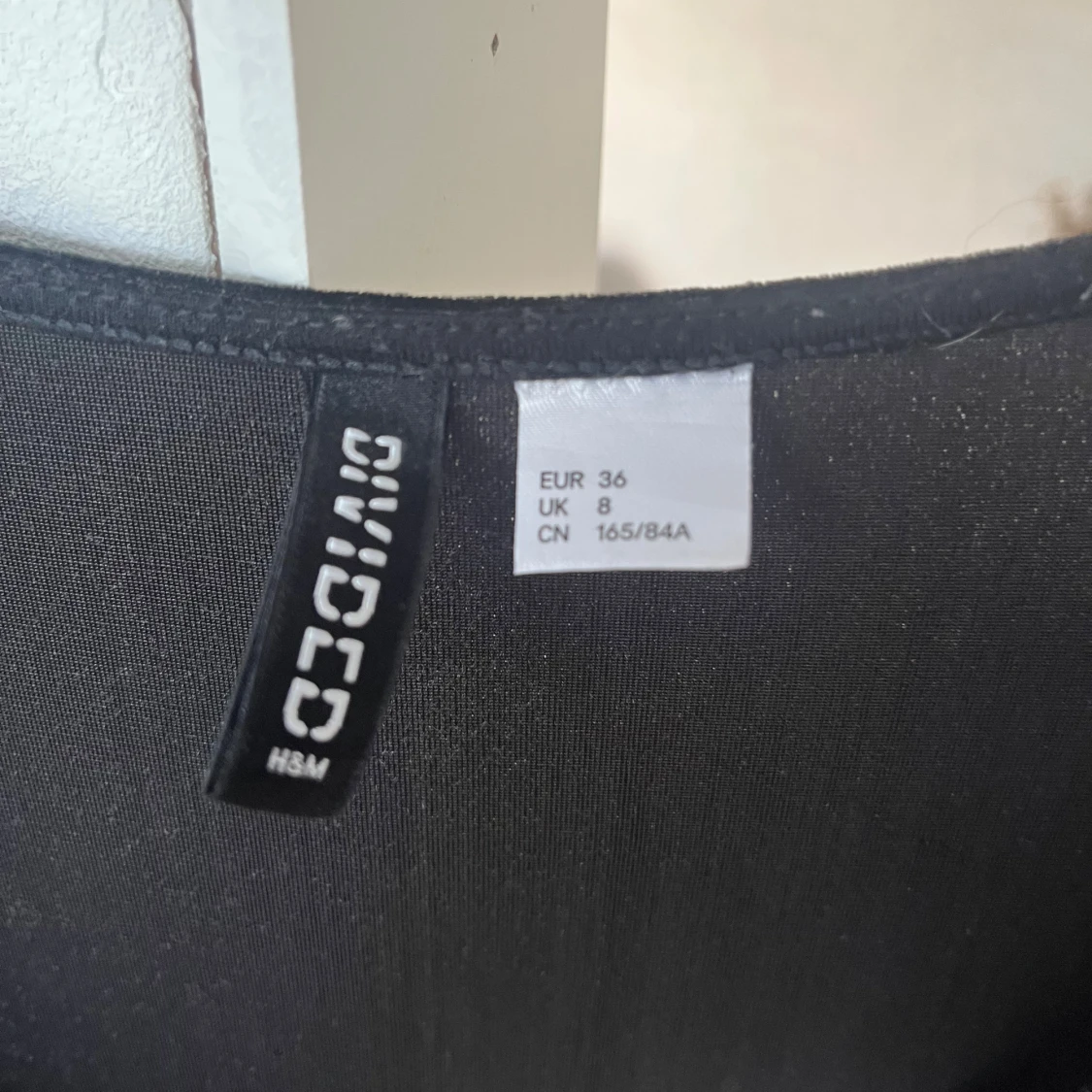 Svart sammetsklänning från H&M Divided - 2