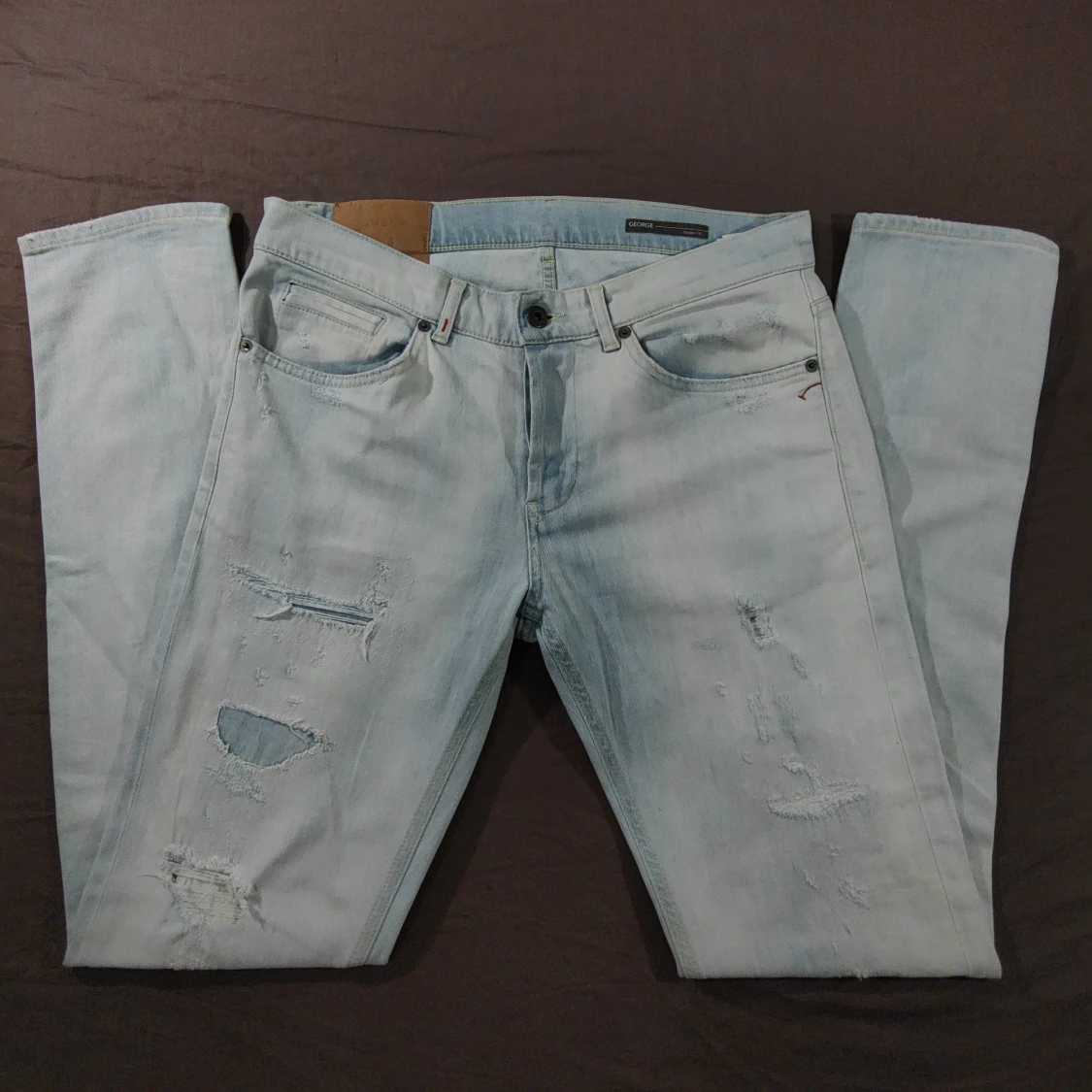 Ljusblå Dondup Jeans med slitningar