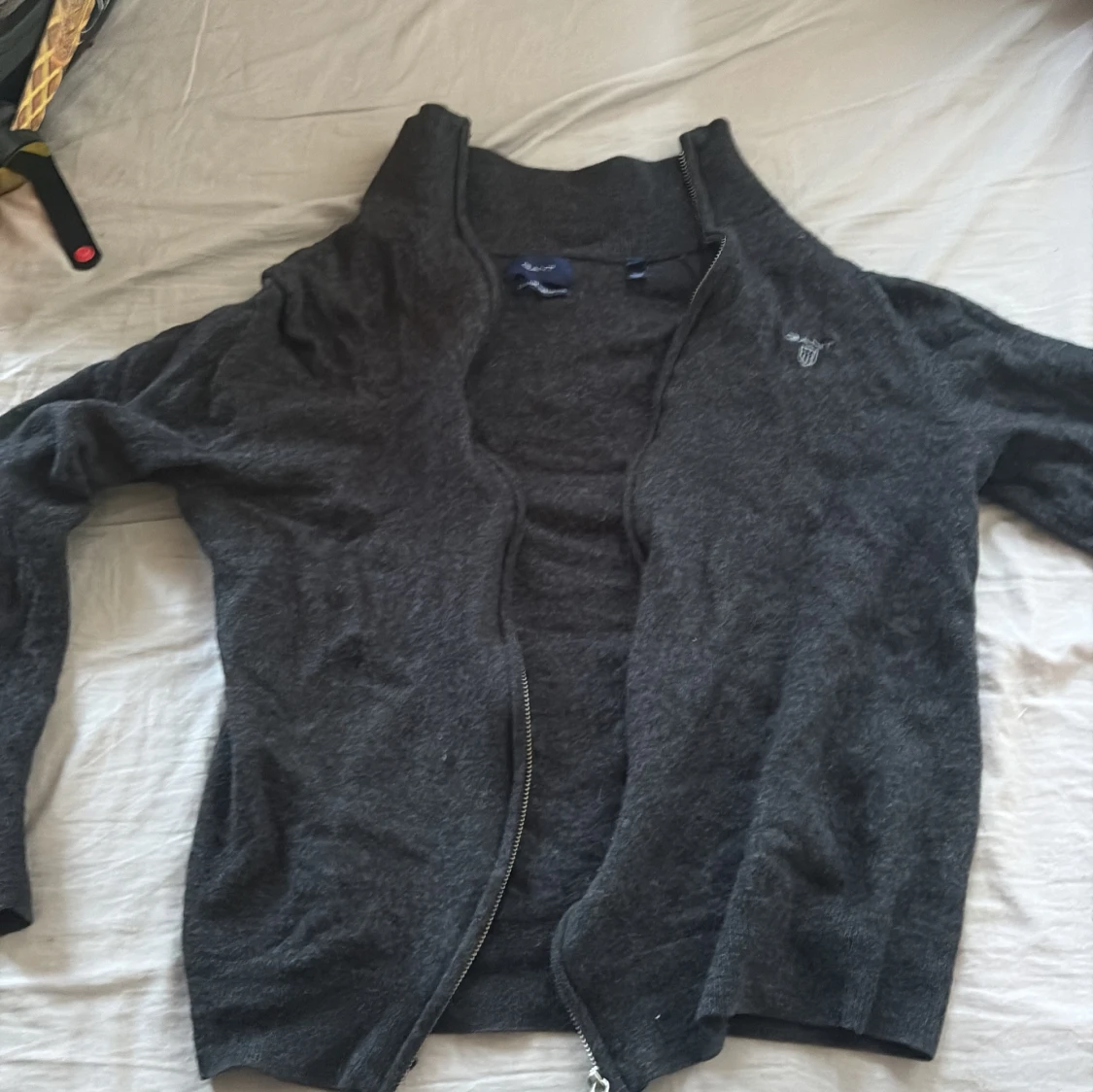 Mörkgrå ullkofta från GANT med dragkedja - 4