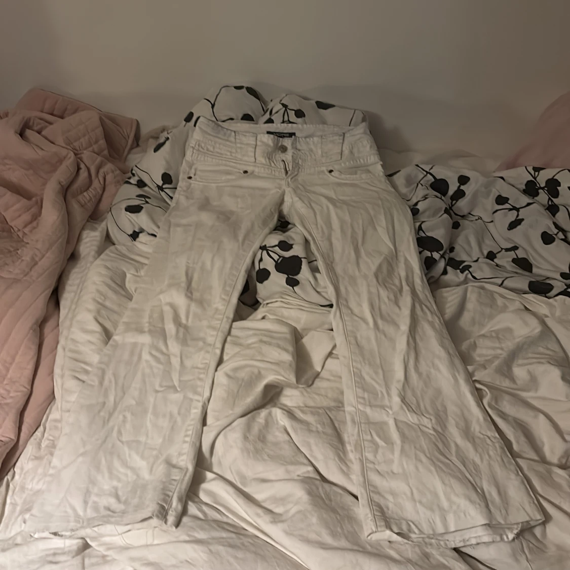 Vita jeansbyxor från More - 2