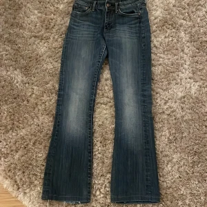  jeans  - Jättesnygga crocker jeans, säljer då dom va lite små för mig. Storlek 27/36.