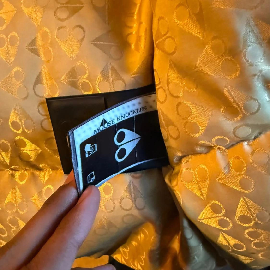 Svart dunjacka från Moose Knuckles - 4