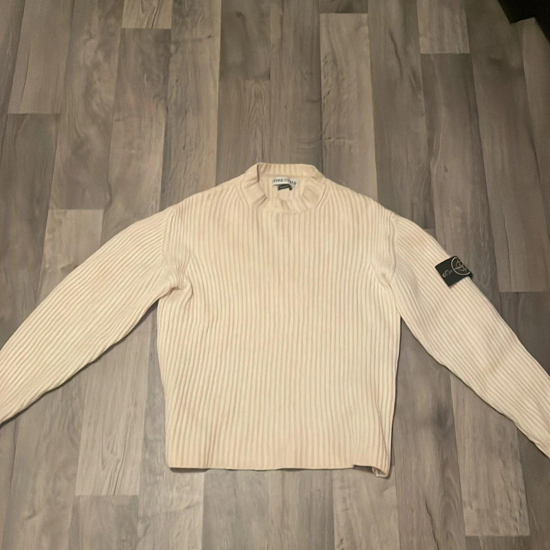 Beige stickad Stone Island tröja