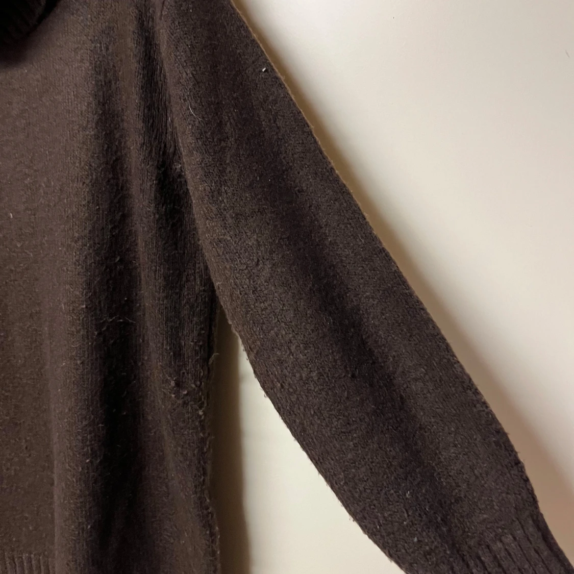 Mörkbrun polotröja stickad  - 2