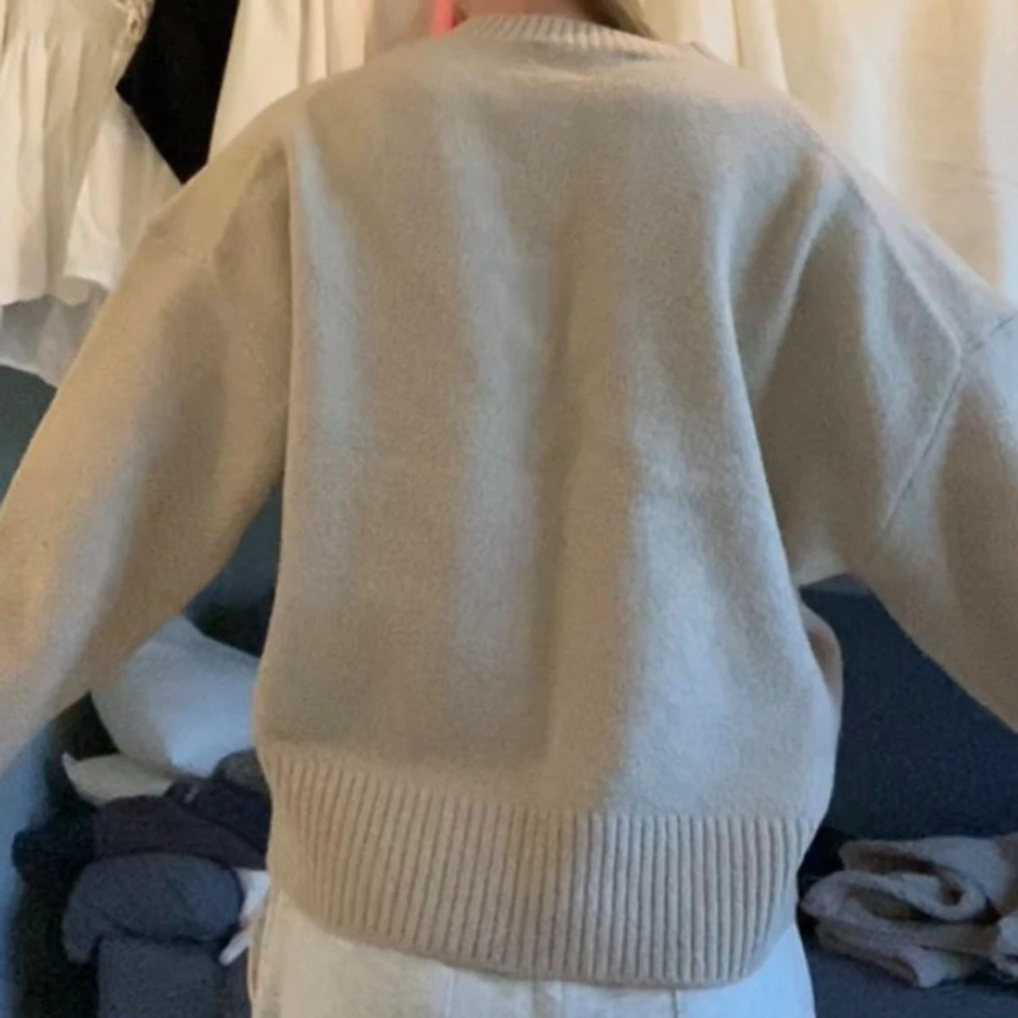 Beige stickad tröja  - 1