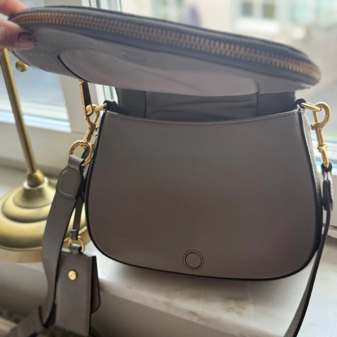 Grå axelväska från Marc Jacobs - 1