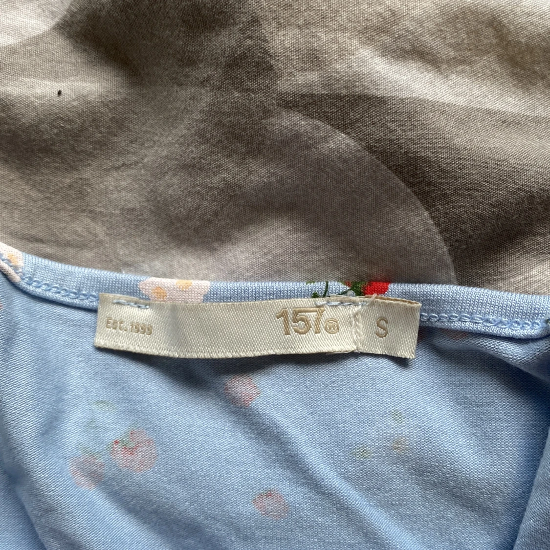 Ljusblå mjukisbyxor med hallonmönster - 3