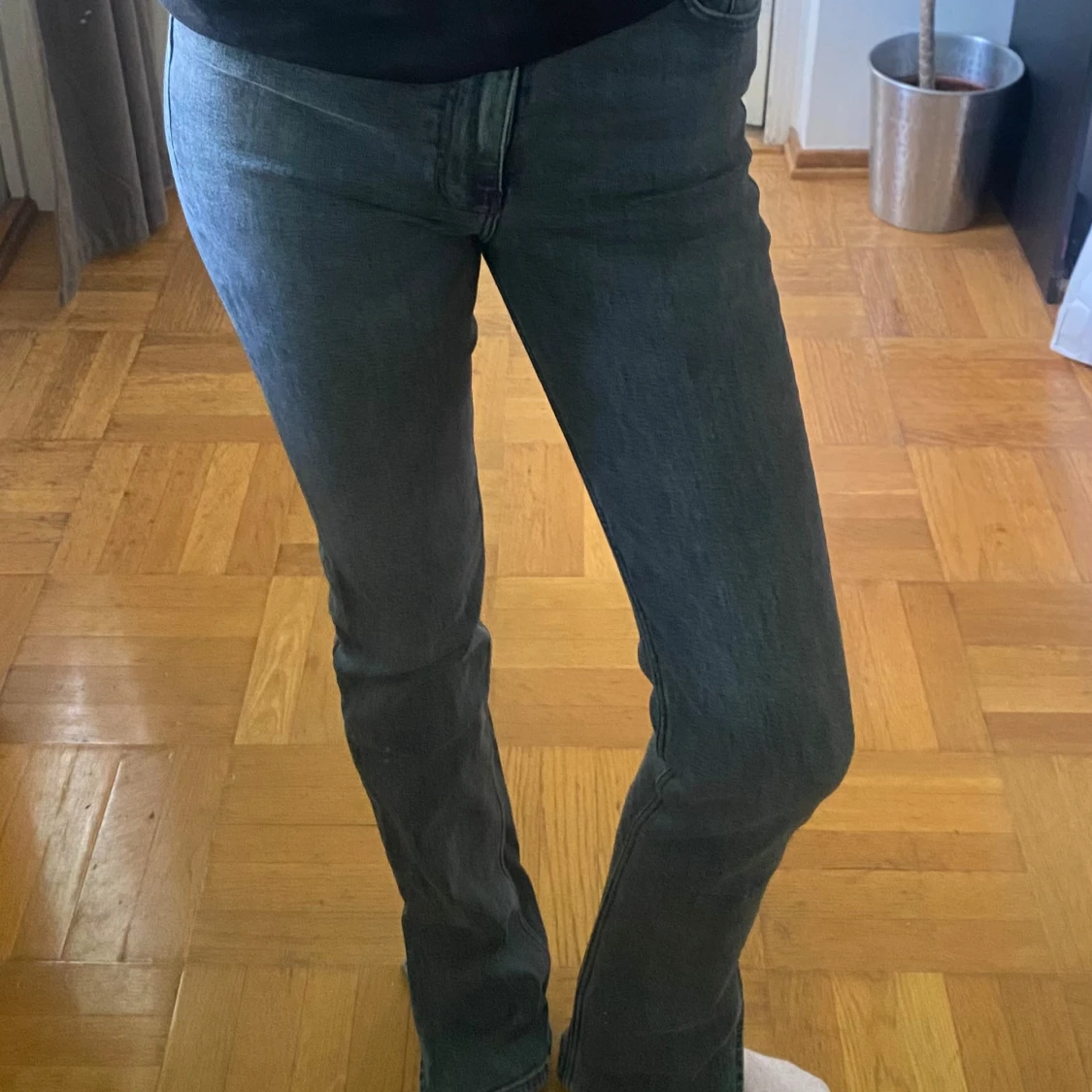 Grå bootcut jeans