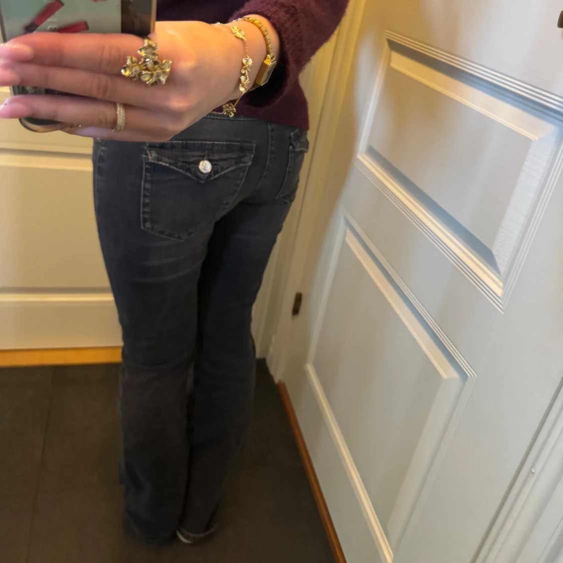 Svarta bootcut jeans med fickdetalj - 1